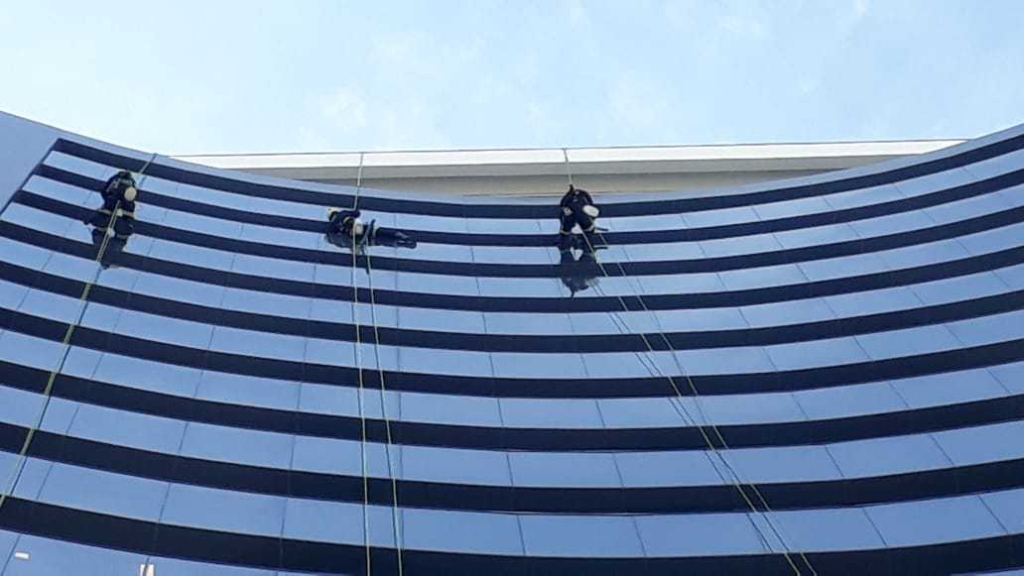 técnicas utilizadas na limpeza de vidros em altura