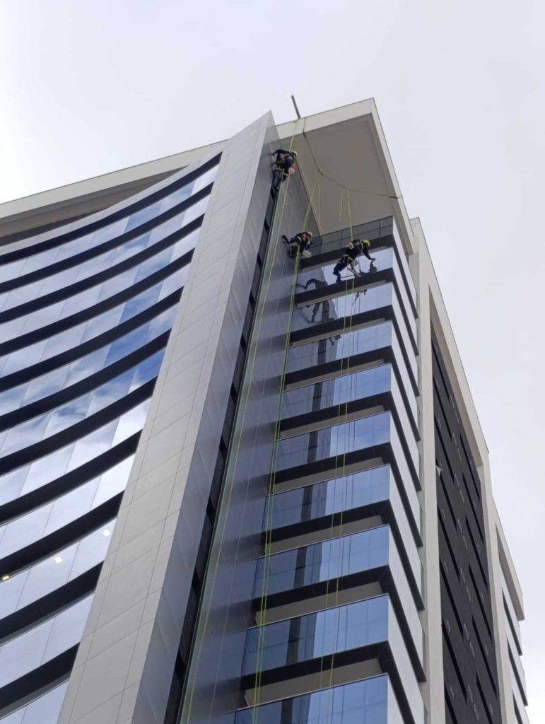 limpeza de fachada de prédio