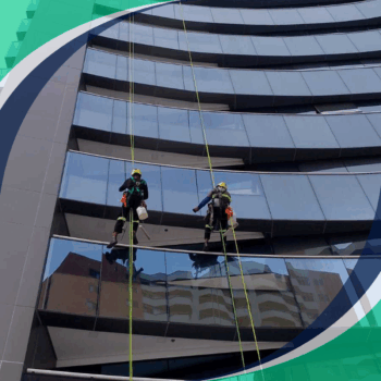 Limpeza de vidros em prédios espelhados: como manter a transparência e a segurança